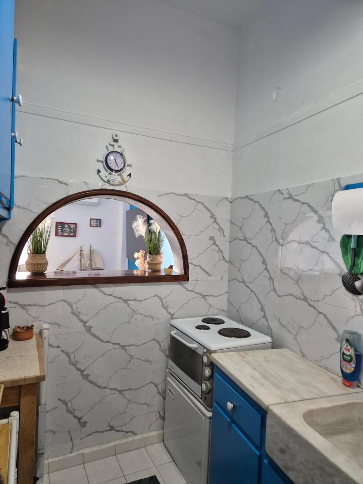 Captain'S Home Loutraki Exterior photo